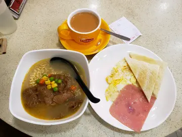 早餐B: 沙嗲牛肉麵