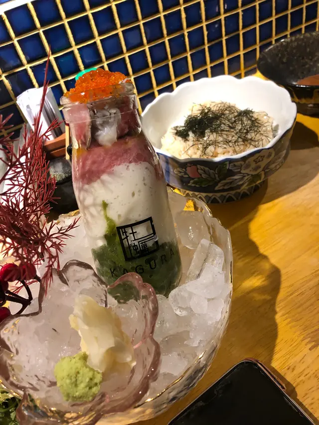 唔係一般滑潺潺,係超頂級滑潺潺,唔鍾意呢種口感絕對唔好叫,你會後悔,呢個價錢可以系出面食到更好既魚生飯lo。