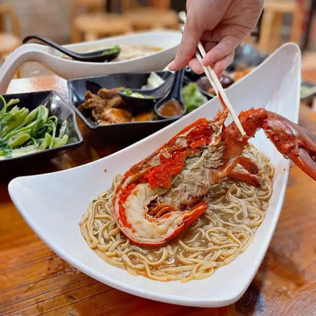 殿龍蝦湯車仔麵