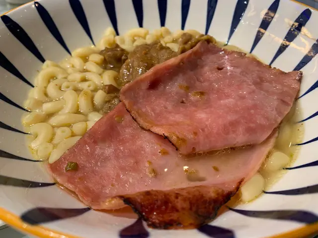 沙嗲牛肉配火腿通心粉