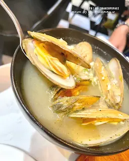 清酒蒜蓉煮活蜆湯