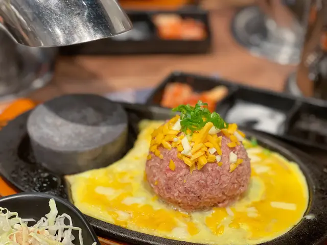 芝士蛋和牛漢堡扒