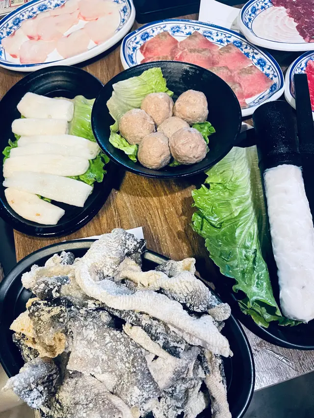 竹笙，牛丸，炸魚皮，墨魚滑OK