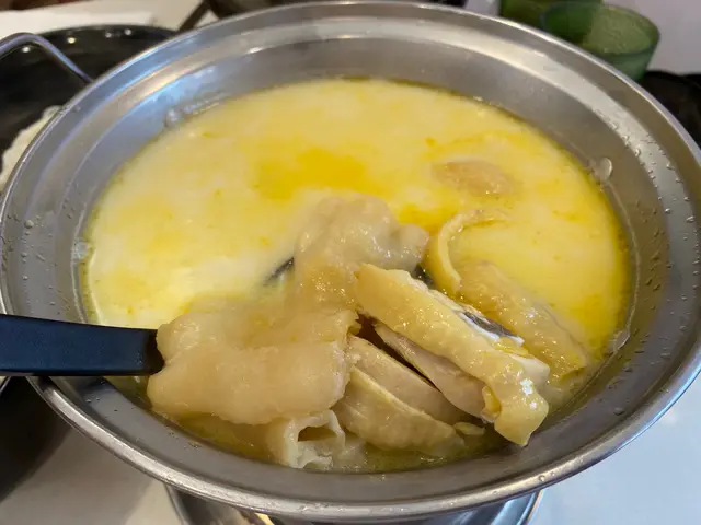 招牌癡花膠雞濃湯