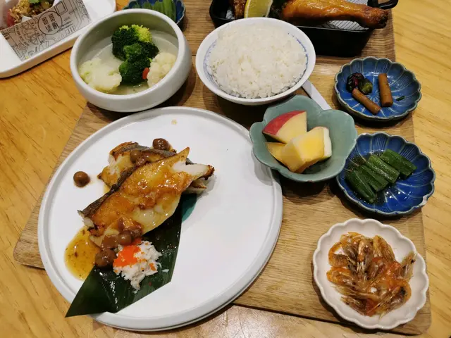 破布子煎封比目魚配蟹肉菠菜圈