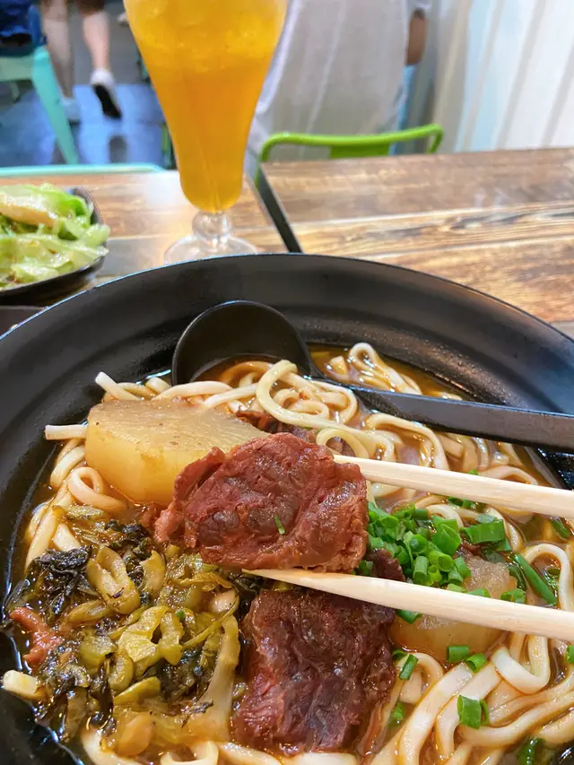 招牌紅燒牛肉麵