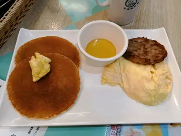 熱香餅豬柳漢堡，炒蛋