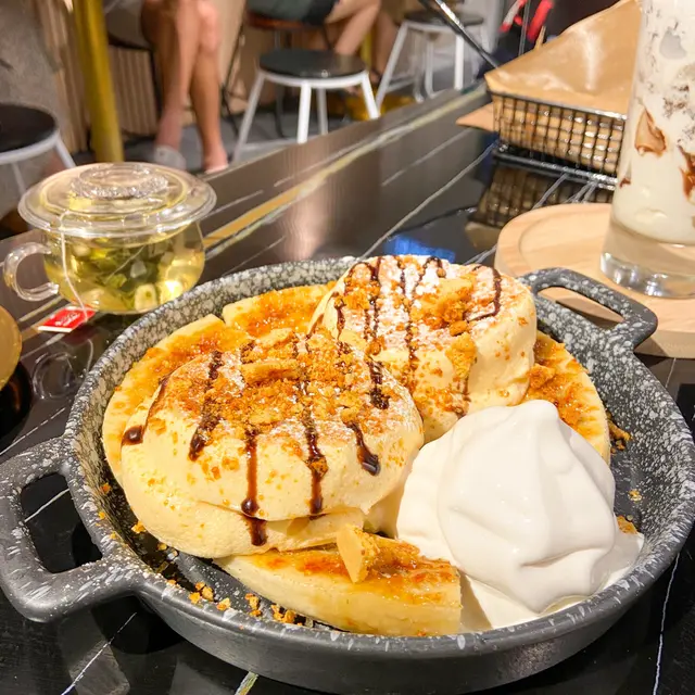 焦糖脆皮香蕉梳乎厘班戟