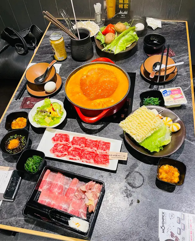 我哋揀咗番茄濃湯底，都ok呀