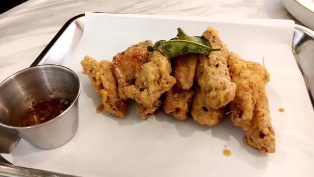 泰式單骨雞翼伴自家製泰式辣醬