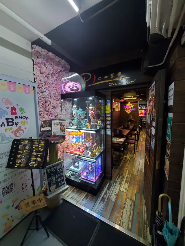 店舖門面變成老闆既私人珍藏展覽😂