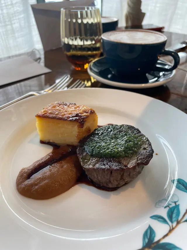 香草烤Herefordshire牛柳配焗薯批