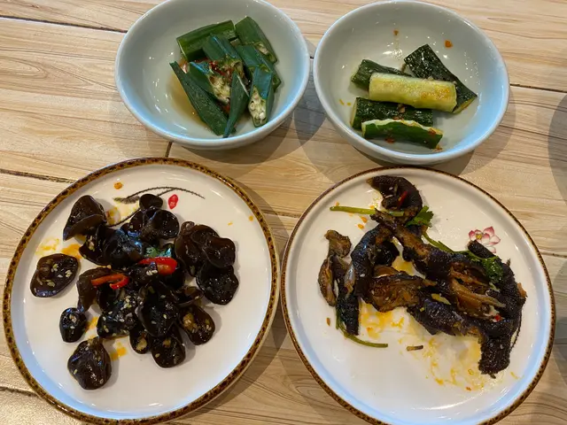 京川汁秋葵，陳醋手拍青瓜，雲南涼拌貓耳朶，麻辣無骨黑雞腳