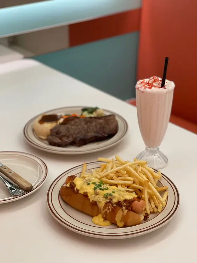 有Burger、All Day Breakfast、Steak、Brownie等等的美式美食