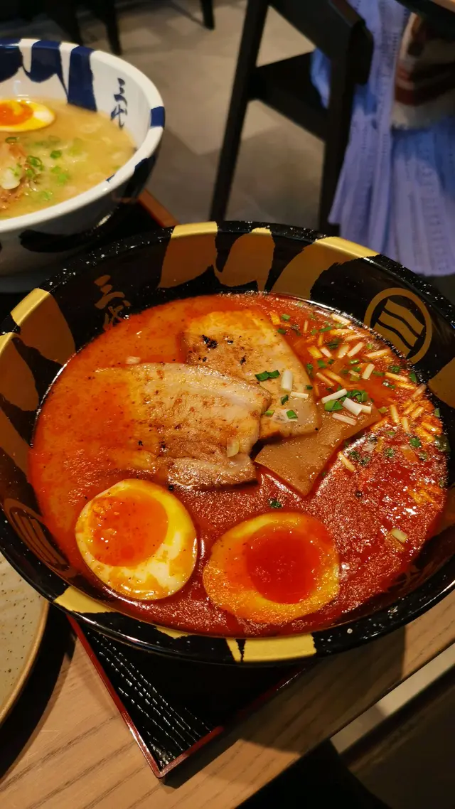 不是太辣，湯底夠味，溫泉蛋好食