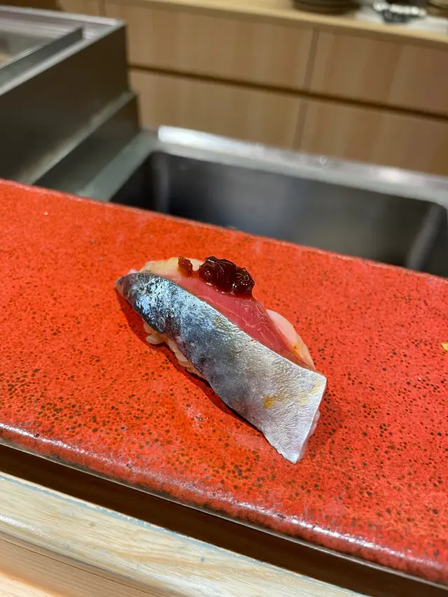 呢一舊壽司就係用上面toppings蓋住魚嘅腥味,並且唔夾