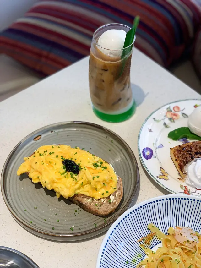 炒蛋 法國火腿 黑魚籽 酸種多士