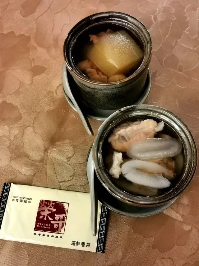 - 哈蜜瓜螺頭黑毛豚肉湯
- 川貝陳皮海底椰鱷魚肉湯