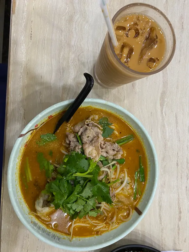 麻辣肥牛韮菜餃小鍋米線