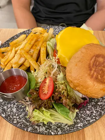安格斯牛肉芝士漢堡