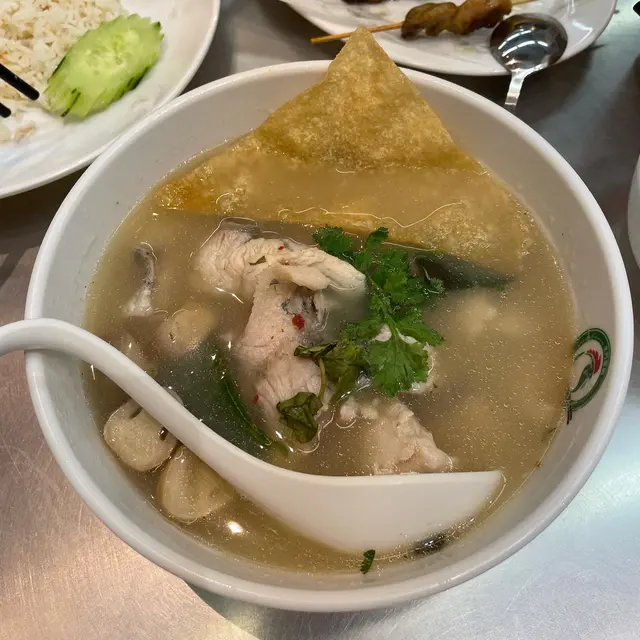 魚片青冬蔭功河粉