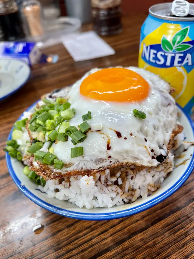 香煎脆邊蛋肉餅飯