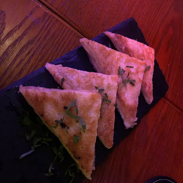 鵝肝比堅尼三文治