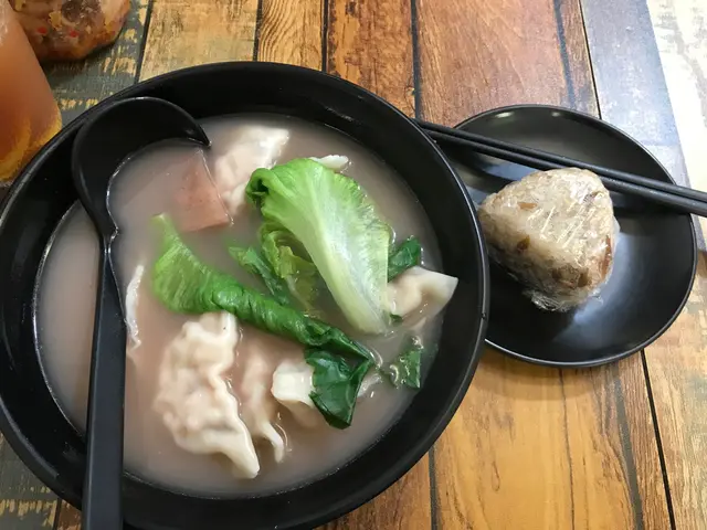 椰菜豬肉湯餃