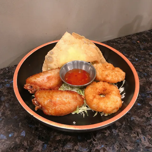泰式炸蝦餅、炸雞翼、炸芝士雲吞