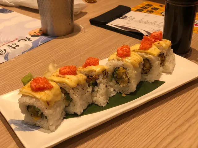 芝士飛魚籽軟殼蟹卷