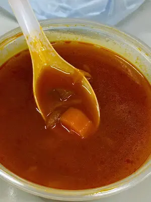 鮮茄濃湯螺絲粉配豬扒