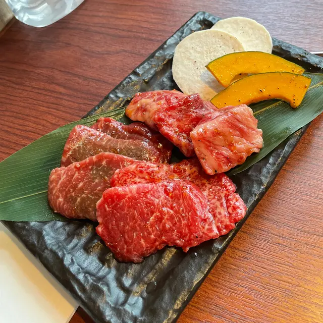 比較瘦同厚切。適合喜歡牛味濃郁同有口感的人。記住睇火，過火會韌，我都係喜歡薄燒多啲。