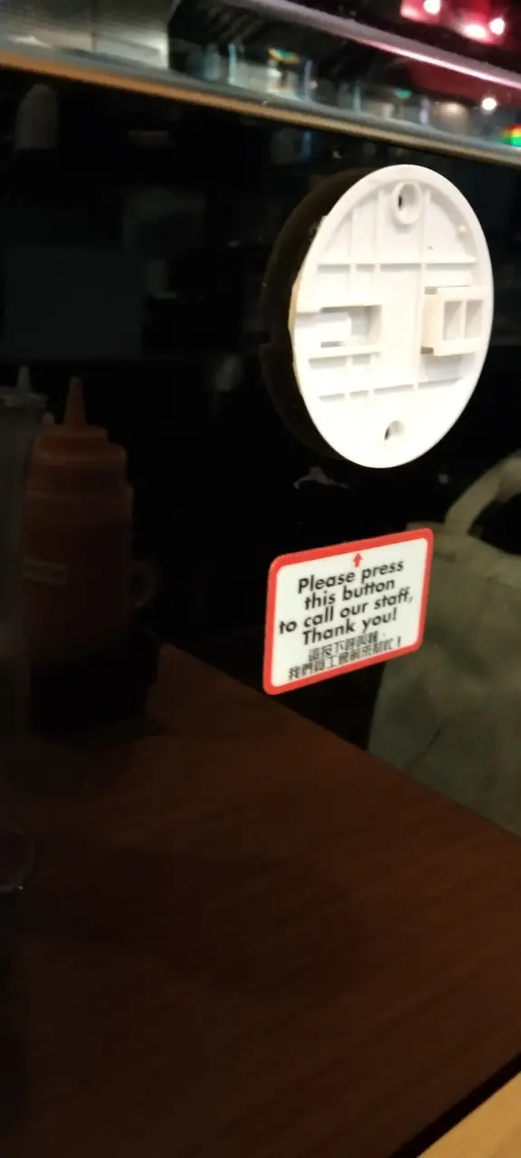 有鐘召喚店員幫忙但我未試過