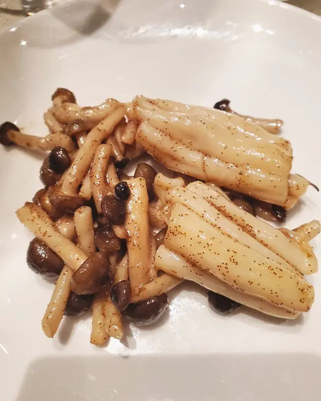 蝦籽靈芝菇炒桂花蚌