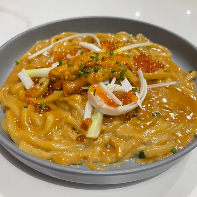 三文魚子海膽忌廉醬烏冬