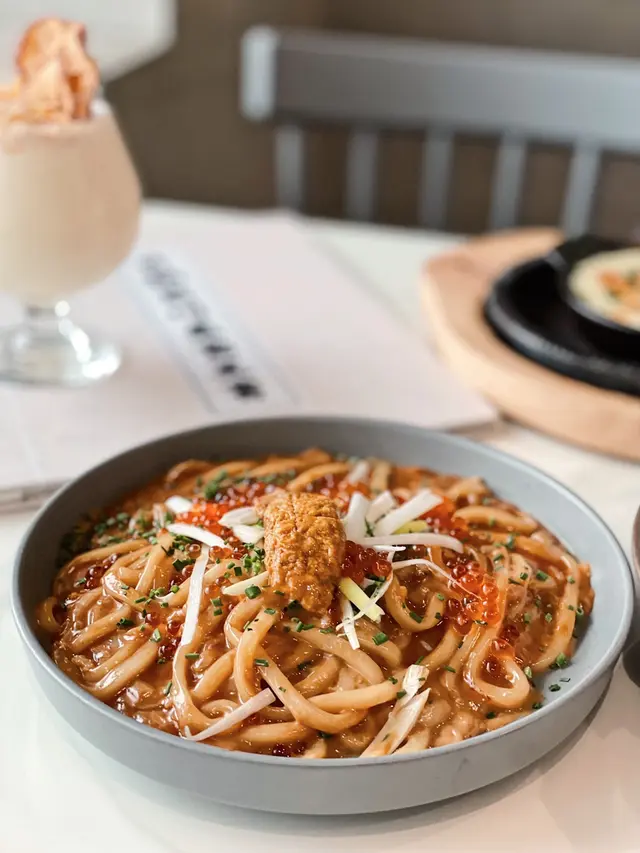 三文魚子海膽忌廉醬烏冬