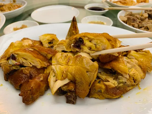 招牌古法鹽焗雞(全隻) 