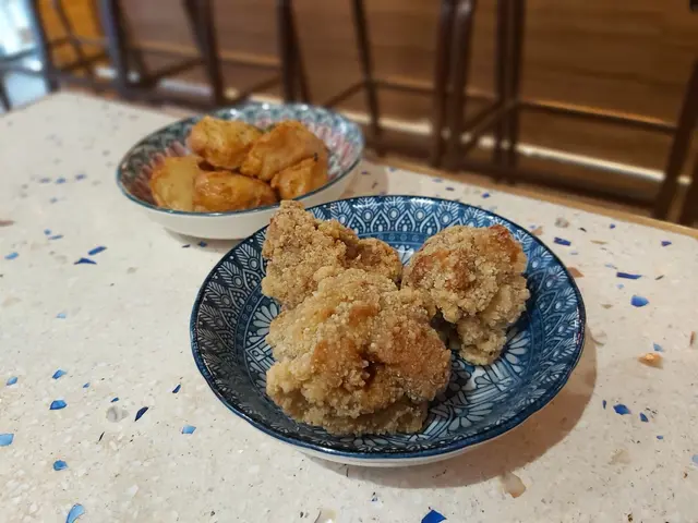 鹽酥雞。花枝丸