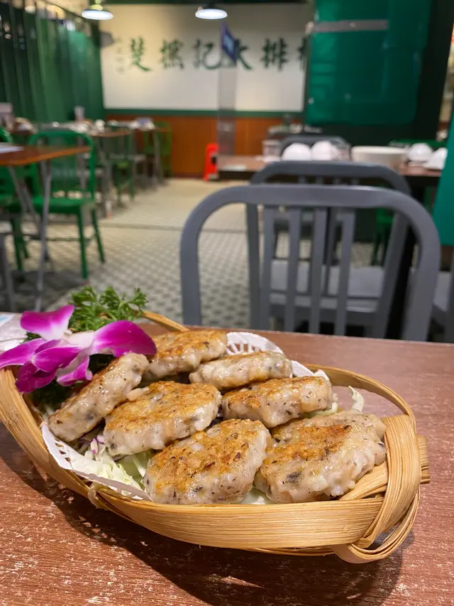 香煎黑松露手打蓮藕墨魚餅