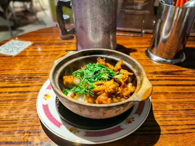 啫啫醬爆田雞煲