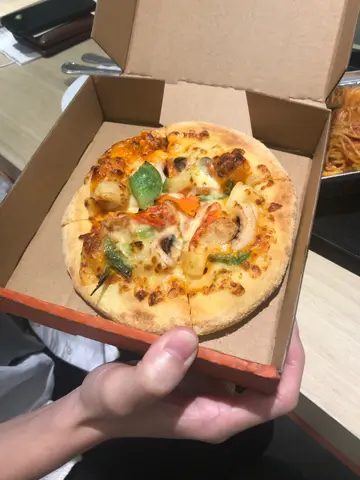 迷你千島海鮮批、喇沙海鮮炒意粉