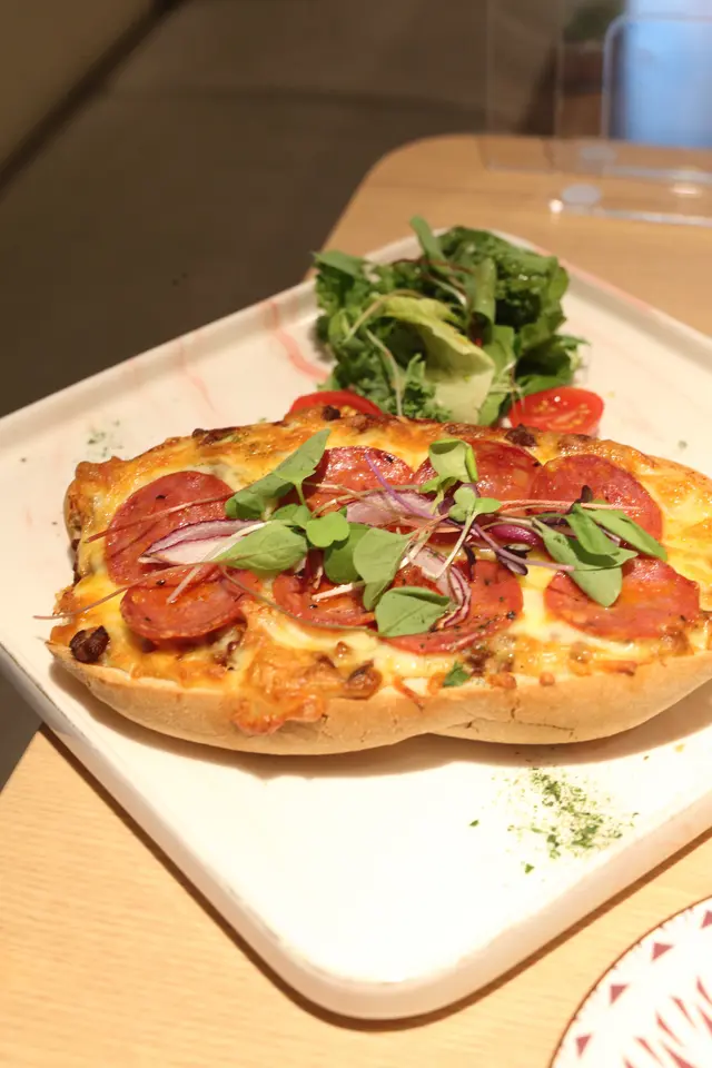 意大利辣肉腸麵包薄餅