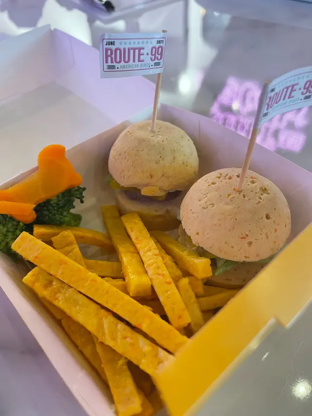 無激素雞肉　甘筍　南瓜　鱷魚肉　鱷魚粉　生菜　乳酸菌芝士　西冷扒牛肉