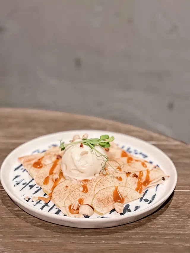 Apple Filo, Vanilla Icecream