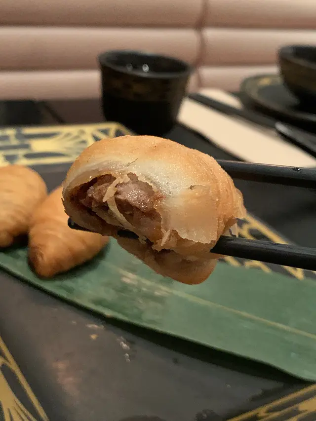 酥皮超鬆脆!一碟三件