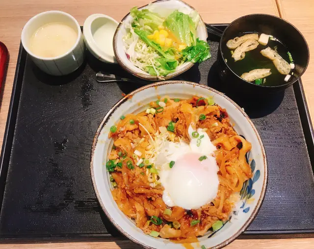 豚肉溫泉蛋丼定食