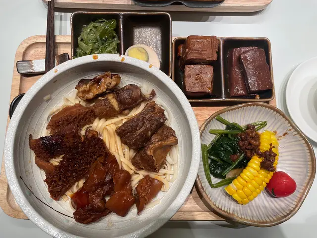 台式鹵三寶拌麵