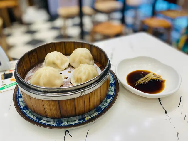 大呷小籠湯包