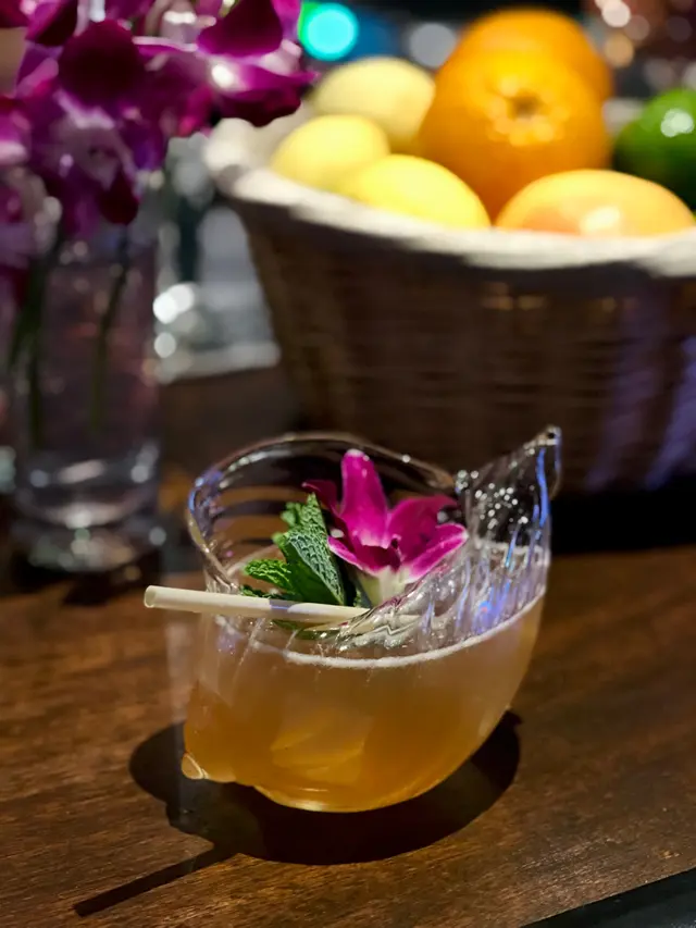 基底是有熱情果香氣的 Rum酒