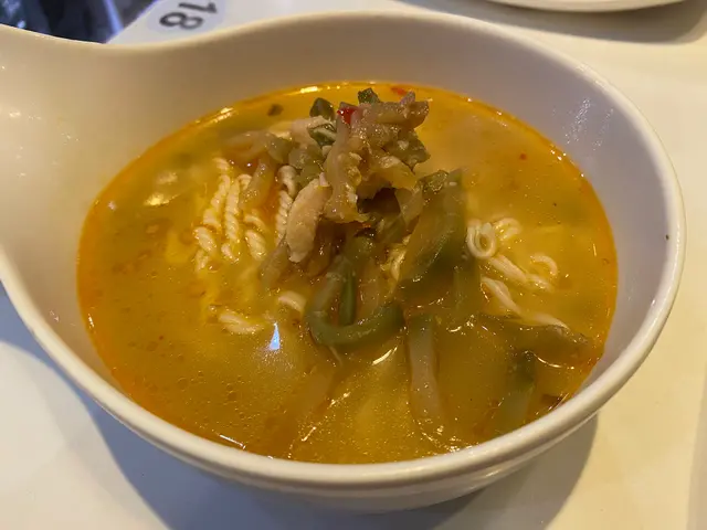 榨菜肉絲公仔麵